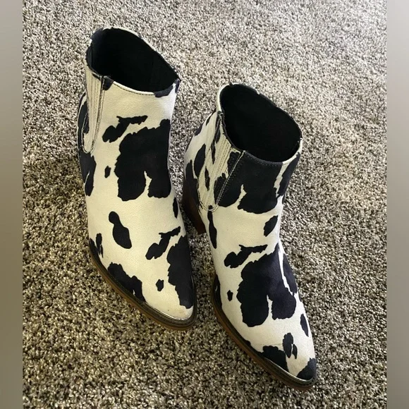 CUTE! Cow print booties - Picture 1 of 3